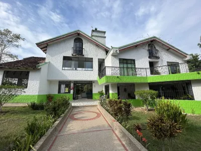 Casa quinta privada para 20 personas فنادق في 