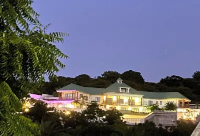 2 Bedroom Apt with private pool close to the beach's, and Nelsons Dockyard Hotel di 