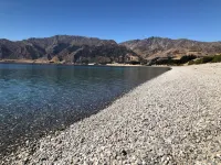 Cosy Kiwi Bach with lake views | Close to ski fields | 1 minute walk to the lake