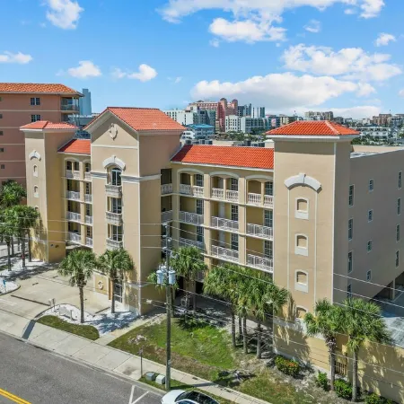 Newly Remodeled Waterfront Retreat~Amazing Views~Steps to the Beach