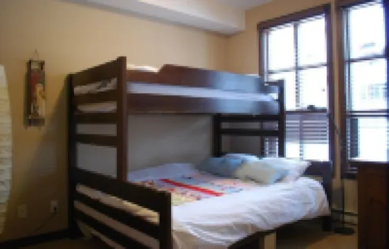 Ski in/Ski out - Family Condo - Private Hot Tub - Free Internet - Golf