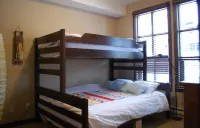 Ski in/Ski out - Family Condo - Private Hot Tub - Free Internet - Golf فنادق في Sun Peaks