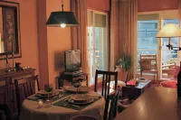 EXCLUSIVE APARTMENT IN SANXENXO, GARDEN AND SWIMMING POOL 100 M FROM SILGAR BEACH