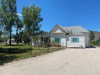 A peaceful easy stay for your Southern Utah Getaway! Hotels in Piute County