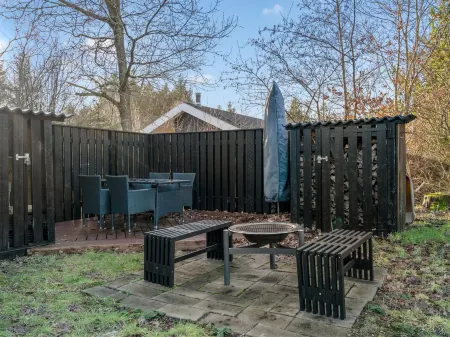 "Elvin" - 2km from the sea Отели в г. Albaek