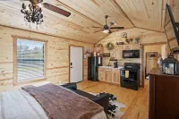 Gorgeous Cabin on Main-Steps to Pacific War Museum - Boutique