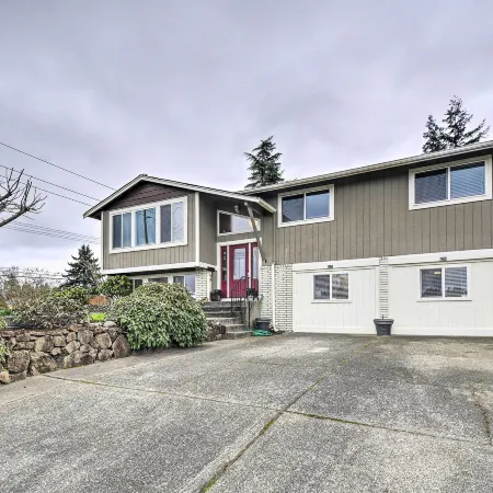 Spacious Tacoma Getaway 2 Mi to Old Town!