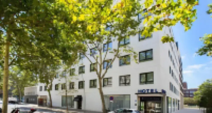 زد تي ذا جولدن هوتل بارثيلونا Hotels near لامومينتال