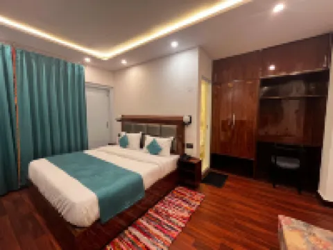 The Warrick Homestay, A Luxe Stay Near Mall Road, Shimla