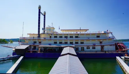 Cozy Escape in Pointe Royale! Golf View! King Bed! Indoor Pool! Jetted Tub! Отели в г. Брэнсон