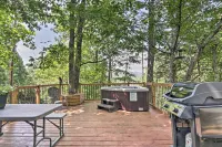 Mtn-View Cabin w/ Hot Tub in Sevierville! - واي فاي