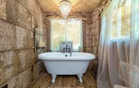 Roan Mountain Charming Cabin Hot Tub Close to Hiking Dogs Welcome