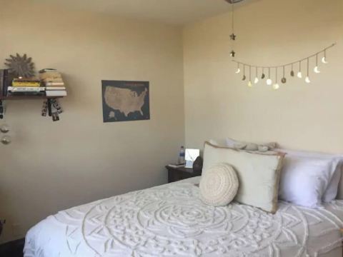 Sweet and spacious mountain view home w/fireplace!