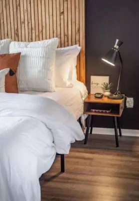 Gated, Luxe Mid-Century Modern Condo| Walk to golf & pools!