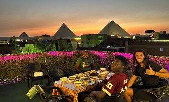 Jana Pyramids View Inn