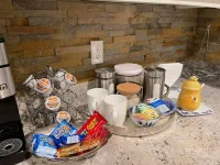 Luxurious and Upscale 2 Bedroom Home Apartment with Huge Office
