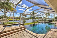 Waterfront Pool & Spa: Relaxing Cape Coral Retreat - Parkplatz