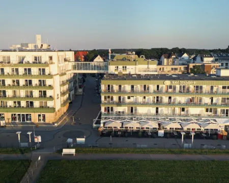 โรงแรมซตรานด์แปร์เลอ โรงแรมในคุกซ์ฮาเฟน