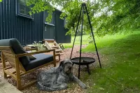 Shepherd's Hut - Sleeps 2 - Pet Friendly - Parking