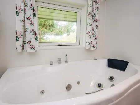 5 Person Holiday Home in Blavand-by Traum