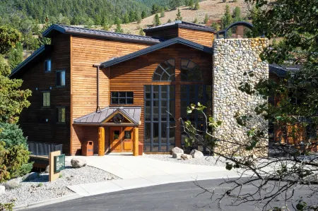 Rock Creek Resort Отели в г. Ред Лодж