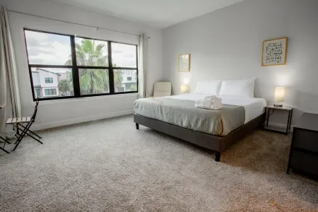 Townhome- 4Bd - Close To Parks Shops