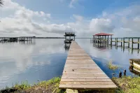 'Pirate Cove' Home in Welaka: Dock & River Access! - parking