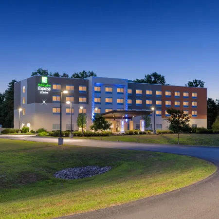 Holiday Inn Express & Suites QUEENSBURY - LAKE GEORGE AREA by IHG