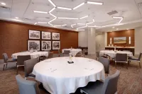 特雷霍特希爾頓花園旅館 - 早餐