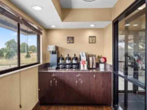 レッド ルーフ イン ランシング イースト - MSU ランシングのホテル