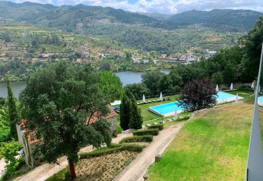 도우로 강변의 호텔 수영장 사진