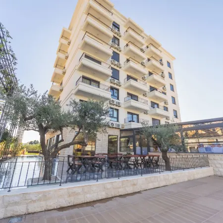 Hotel Pharos