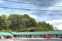 Holiday Motel by Belvilla Cleveland, TN - Motels