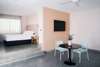 The Mysa Motel 팜 비치 주변 호텔