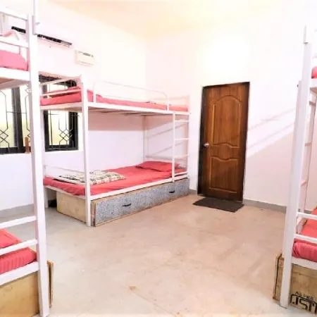 Rootsvilla Vagator - Longstays, Coworking Backpacker's Hostel