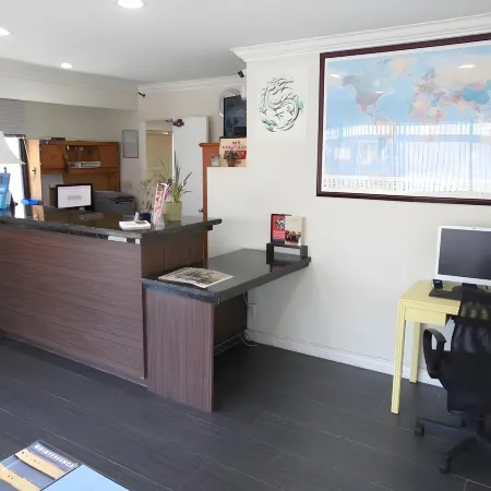 Hi-Way Host Motel