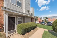 I841 – World Cup Stay - 18 Min to at&T - Sleeps 4 - Public Transit