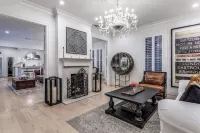 ★ Luxe Thomas Mansion ★ | hot tub, pool, fire pit!