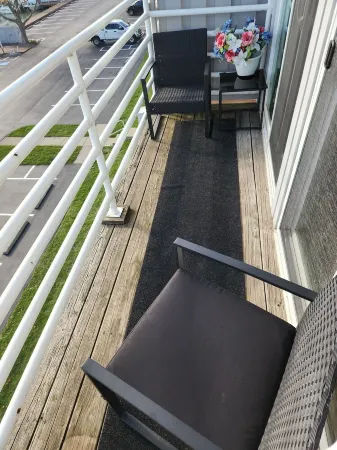 Port Clinton Paradise- 2 Bedroom Waterfront Condo:  Hot Tub, Sauna, Fire Pit Отели в г. Порт Клинтон