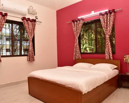 Whispering Palm Parra Hotels in Parra