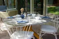 Gorgeous Modern Zen Retreat Home - 4Br with Hot Tub, Close Hiking Trails