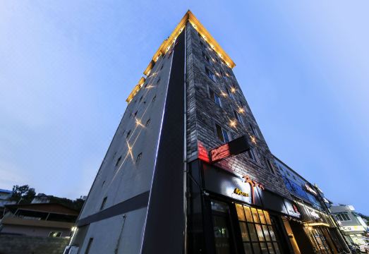 모텔32일 침대 룸