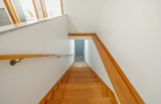 現代露台兩卧室公寓 by Vacationy