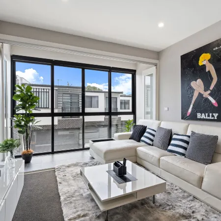 Modern 3-Bedroom Townhouse in Quiet Greenway