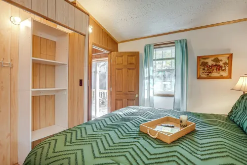 7 Mi to Main Street: Cabin w/ Deck in Stanley! - Homestays