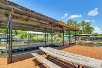 Ozarks Waterfront Home w/ Dock & Marina Access - 3-Sterne