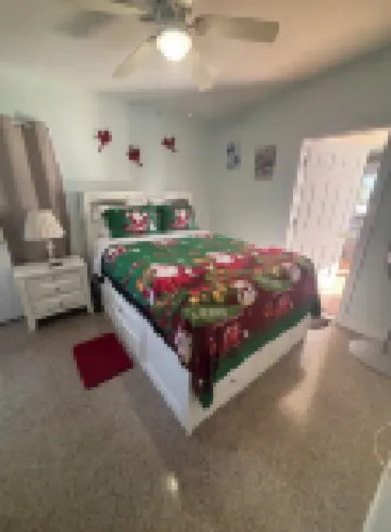 Salt Pool, cozy House near Downtown and International Airport