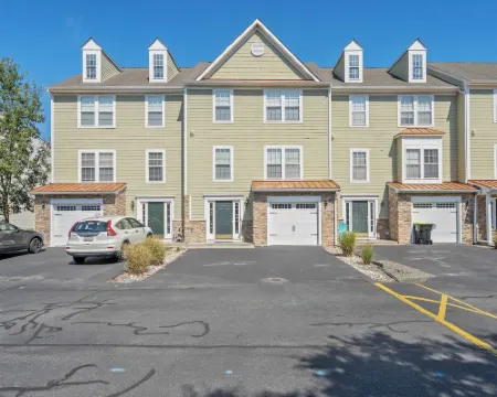 クリークサイド ゲッタウェイ ステイ フォー 8 ミルビルのホテル