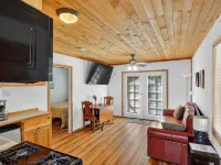 Rouge Cobb Mountain Hotel - Cabin 2 Hotels in Cobb