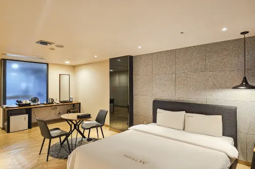 Namyangju W Hotel Hopyeong Branch - parking